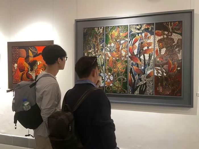 Triển lãm mở cửa tự do từ 8h30 đến 17h hằng ngày, tại Bảo tàng Mỹ thuật Việt Nam.