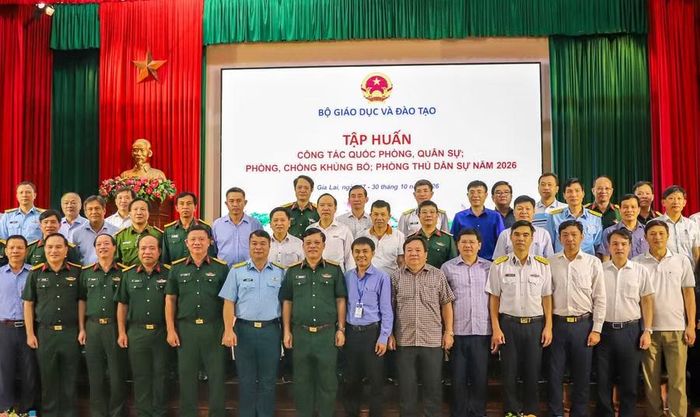 Các đại biểu chụp hình lưu niệm.