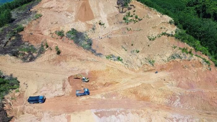 Dự kiến công tác đào và vận chuyển đất đá sạt lở sẽ kết thúc vào đầu tháng 11/2026, nếu thời tiết thuận lợi.