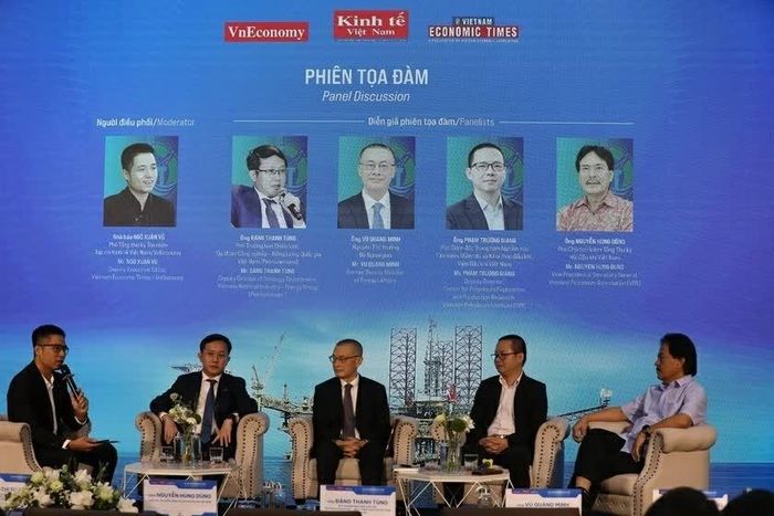 Các đại biểu tham gia thảo luận tại Tọa đàm chuyên đề trong khuôn khổ Diễn đàn. (Ảnh: Hồng Trà)