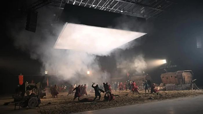 Một cảnh trong phim “Hunyadi” (Rise of the Raven) được ghi hình tại khu trường quay mới của Viện Điện ảnh Quốc gia Hungary, gần thủ đô Budapest. (Nguồn: Getty Images)