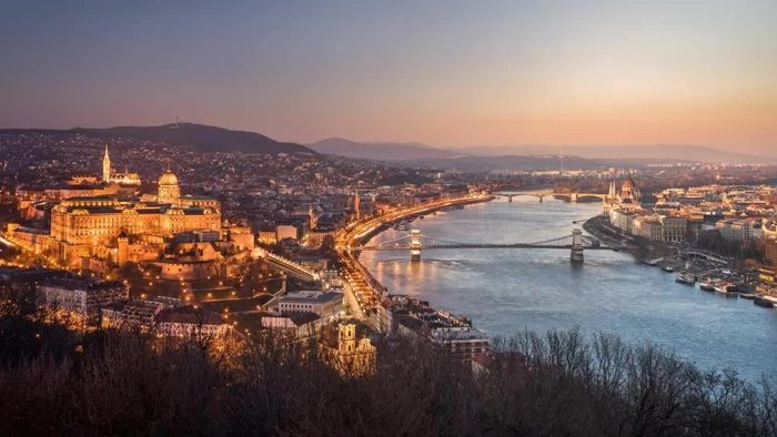 Budapest từng được chọn làm bối cảnh thay thế Paris, Berlin và Rome trong các bộ phim như “Evita”, “Max” và “Inferno”. (Nguồn: Getty Images)