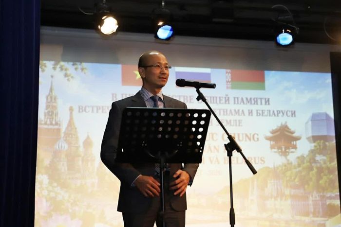 Đại sứ Việt Nam tại Hungary Bùi Lê Thái chia sẻ trong chương trình. (Nguồn: DSQ Việt Nam tại Hungary)
