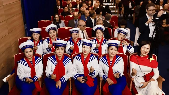 Những tiết mục nghệ thuật đặc sắc gửi gắm tình yêu quê hương đất nước, vẻ đẹp con người và sự trân trọng những giá trị văn hóa riêng của mỗi quốc gia. (Nguồn: DSQ Việt Nam tại Hungary)