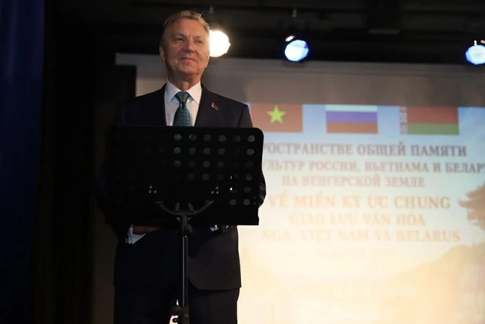 Đại sứ Belarus tại Hungary Uladzimir Ulakhovich phát biểu tại sự kiện. (Nguồn: DSQ Việt Nam tại Hungary)