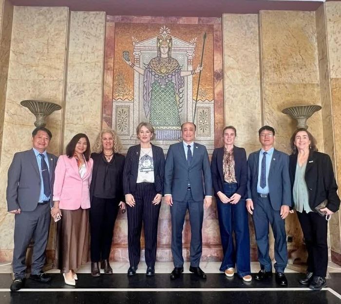 Đoàn thăm, làm việc Đại học Panteion. (Nguồn: ĐSQ Việt Nam tại Hy Lạp)