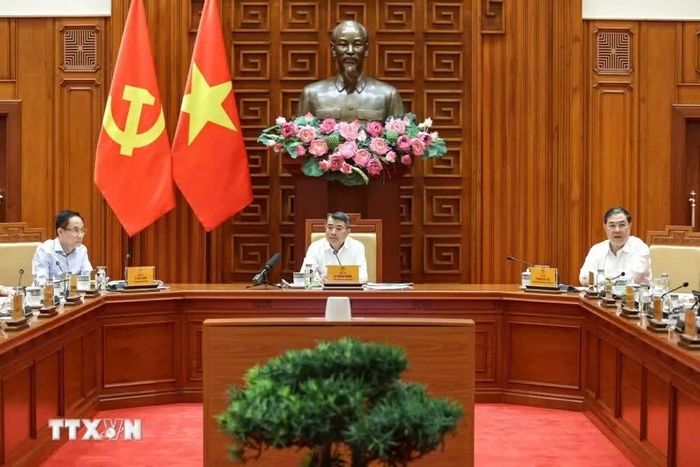 Thủ tướng Chính phủ Lê Minh Hưng chủ trì cuộc họp về công tác chuẩn bị cho Năm APEC 2027, ngày 28/10. (Ảnh: TTXVN)