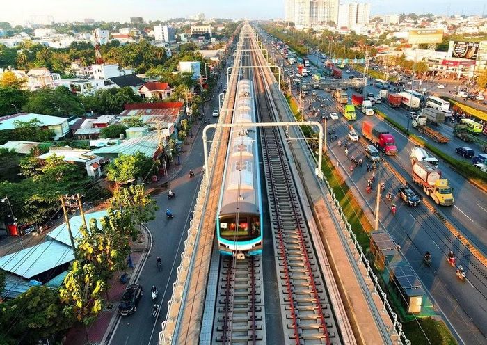 HoREA đề xuất tận dụng đất bãi bồi làm đường sắt nhẹ tại lõi trung tâm TP HCM. Ảnh minh họa/VAS