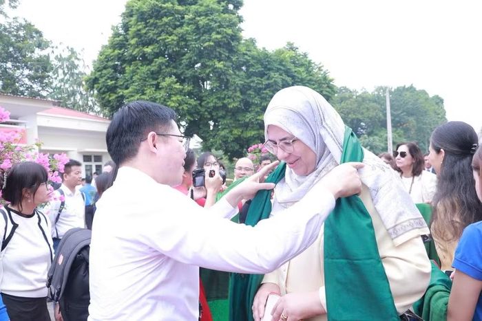  Ông Đinh Quang Tuyên, Phó Bí thư Tỉnh ủy, Chủ tịch Ủy ban MTTQ tỉnh chào đón Đoàn tại Ga Lưu Xá. ﻿Ảnh: thainguyen.gov.vn 