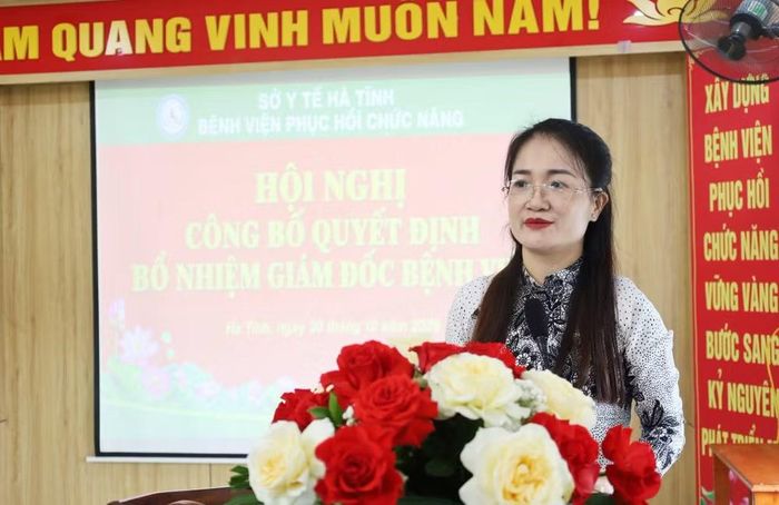 Bà Phạm Thị Phương - tân Giám đốc Bệnh viện Phục hồi chức năng Hà Tĩnh phát biểu nhận nhiệm vụ.