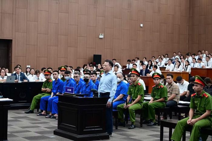Bị cáo Nguyễn Hòa Bình tại phiên tòa. Ảnh: Hoàng Huy