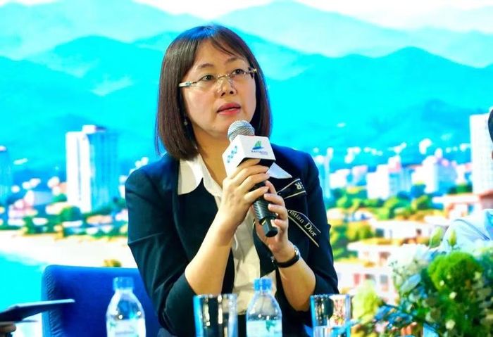 Bà Nguyễn Thị Hoa Mai, Phó cục trưởng Cục Du lịch Quốc gia Việt Nam tham gia phiên toạ đàm tại hội thảo. Ảnh: BXD