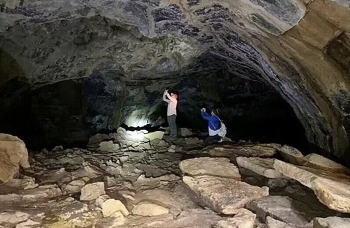 Hang C2 dài khoảng 402 m, hang có dạng ống dung nham. Ảnh: Bảo tàng Lâm Đồng