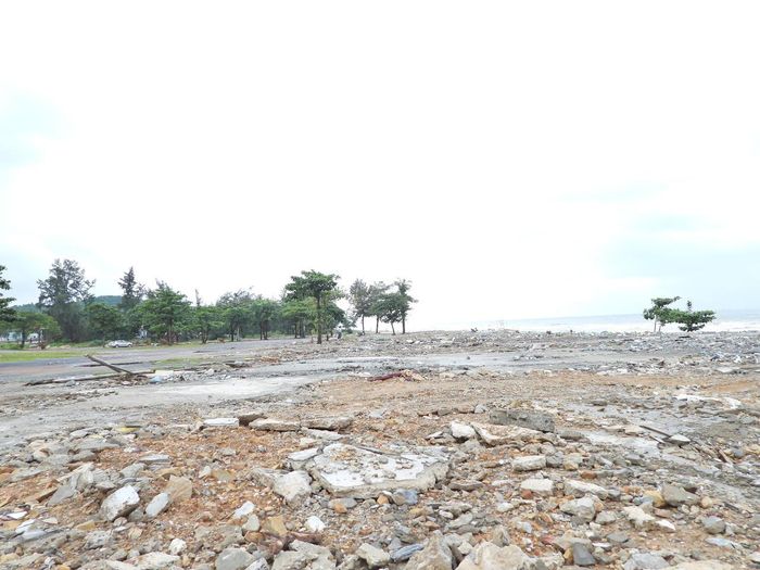 Những công trình kinh doanh tại bãi tắm Đá Nhảy đã được tháo dỡ, mở ra kỳ vọng về diện mạo mới cho điểm du lịch của Quảng Trị. (Ảnh: Minh Phương)