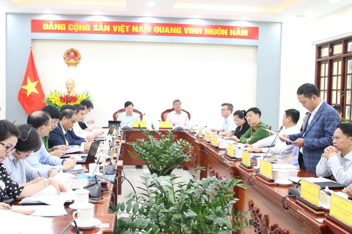 Thứ trưởng Bộ Tư pháp Mai Lương Khôi và Phó Chủ tịch Lâm Đồng Nguyễn Minh đồng chủ trì buổi làm việc. Ảnh: Mai Long.