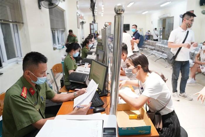 Người dân phải có văn bản đề nghị xử lý việc bị giả mạo thông tin gửi cơ quan đăng ký kinh doanh hoặc cơ quan Thuế, tùy theo hình thức đăng ký trước đó. Ảnh minh họa.