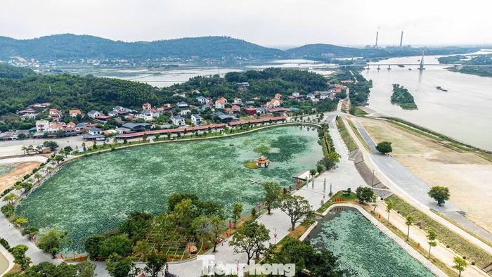 Vạn Kiếp có vị trí chiến lược quân sự quan trọng, nơi tụ của 6 dòng sông: Đuống, Thương, Cầu, Lục Nam, Thái Bình và sông Kinh Thầy, là đầu mối giao thông hiểm yếu, trấn giữa cửa ngõ phía Đông kinh thành Thăng Long. Vùng đất này được ví như viên ngọc quý, 6 dòng sông như 6 con rồng chầu về đất thiêng: "Vạn Kiếp cao sơn long dẫn mạch/Lục Đầu thủy mãn hổ triều lai".