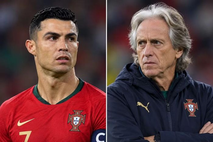  Cristiano Ronaldo đã làm xấu hình ảnh của mình qua vụ mâu thuẫn với HLV Jorge Jesus và hành xử thiếu chuyên nghiệp ở đội tuyển Bồ Đào Nha. 
