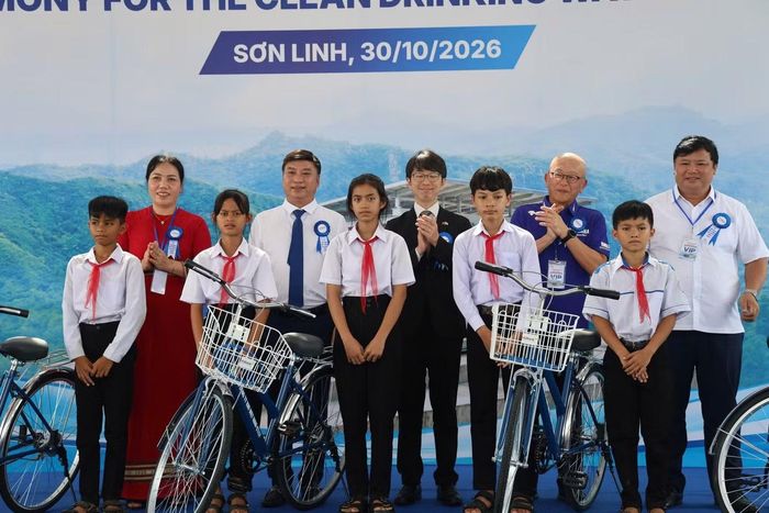 20 xe đạp được trao tặng cho học sinh có hoàn cảnh khó khăn tại xã Sơn Linh.