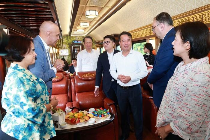 Các đại biểu trên Chuyến tàu di sản Hà Nội - Thái Nguyên