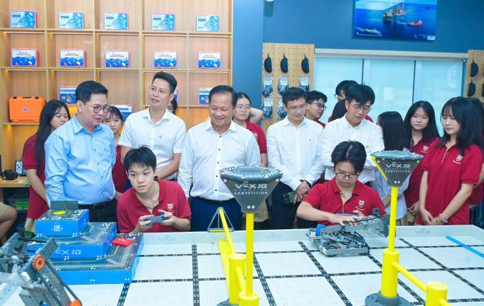 PV Drilling trao tặng phòng thực hành giáo dục STEM cho Trường THPT Khoa học Giáo dục (HES), thuộc Trường Đại học Giáo dục, Đại học Quốc gia Hà Nội.