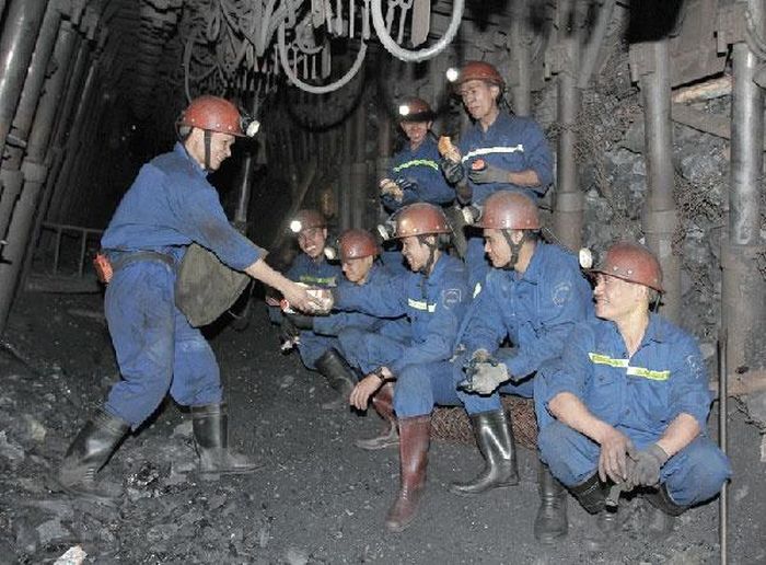 Tổng Giám đốc Vũ Anh Tuấn yêu cầu tăng cường quản lý an toàn lao động, chủ động kiểm soát các nguy cơ mất an toàn, chú trọng công tác chăm sóc, theo dõi sức khỏe.