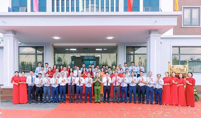 Công trình Nhà điều hành sản xuất Ga A - Công ty Kho vận Đá Bạc chào mừng kỷ niệm 90 năm Ngày Truyền thống Công nhân Vùng mỏ - Truyền thống ngành Than. 