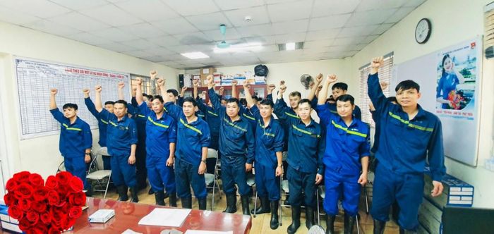 Thợ mỏ TKV đang hửng hực khí thế thi đua LĐSX, bảo đảm AT-VSLĐ, hoàn thành nhiệm vụ, thiết thực chào mừng Kỷ niệm 90 năm ngày Truyền thống Công nhân Vùng mỏ - Truyền thống ngành Than. 