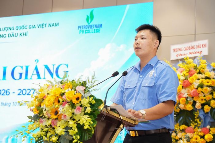 Tân sinh viên Huỳnh Quang Tặng (lớp ĐCN 1-2026) bày tỏ niềm tự hào và quyết tâm kiên trì, duy trì kỷ luật và tinh thần trách nhiệm trong môi trường học tập