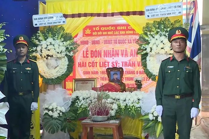Đón người lính Thành cổ Quảng Trị trở về đất mẹ. (Ảnh Công Sơn)