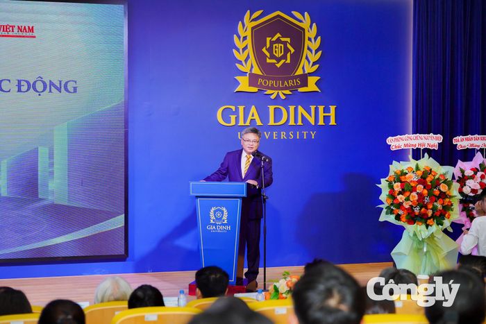 PGS TS Phạm Văn Song, Quyền Hiệu trưởng Trường Đại học Gia Định phát biểu.