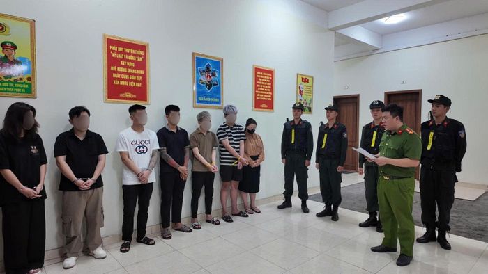 Phòng Cảnh sát điều tra tội phạm về ma túy, Công an thành phố Quảng Ninh đã phát hiện, làm rõ nhóm 7 đối tượng lợi dụng hoạt động kinh doanh đồ uống để buôn bán bóng cười trái phép.