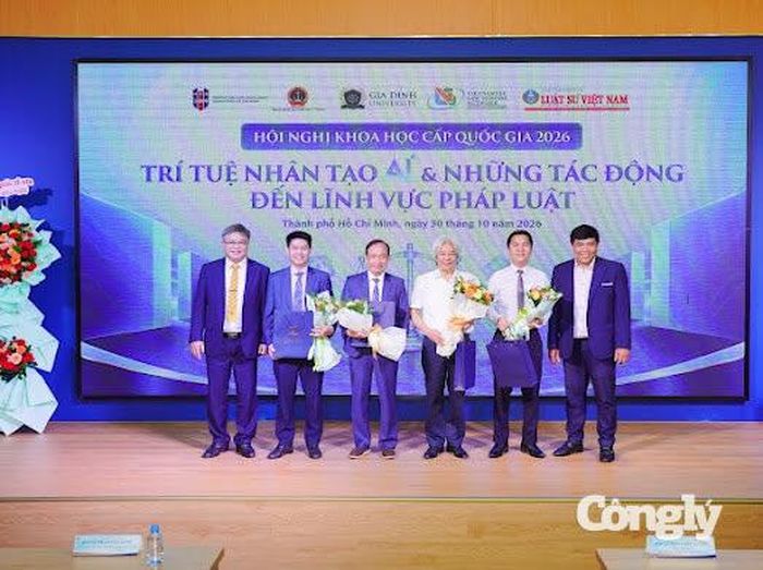 Các chuyên gia, nhà khoa học trao đổi về những vấn đề pháp lý đặt ra trong quá trình ứng dụng AI.