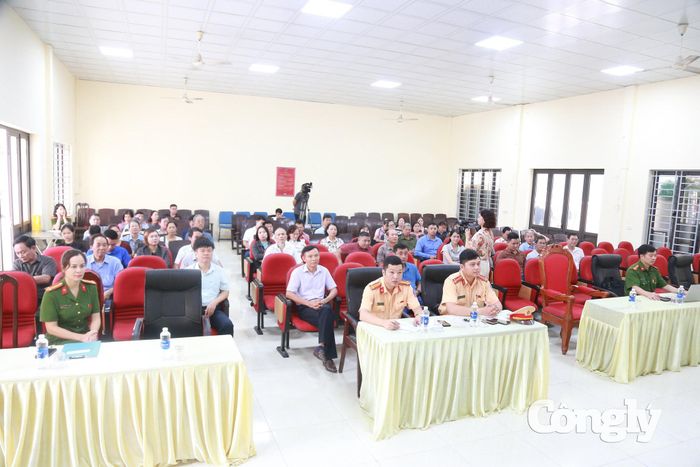Các đại biểu tham dự hội nghị.