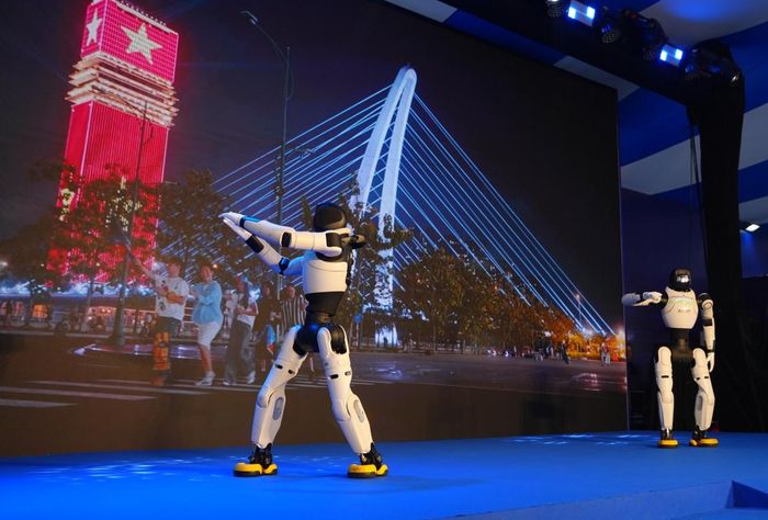 Robot không đơn thuần được tạo ra để thay thế con người hay cắt giảm nhân sự. Ảnh: PV