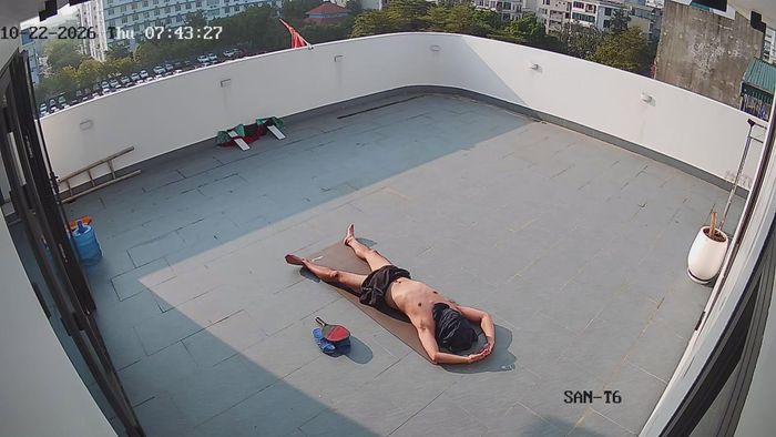 Mạng xã hội đang rộ trào lưu phơi nắng chữa bệnh. Ảnh chụp màn hình