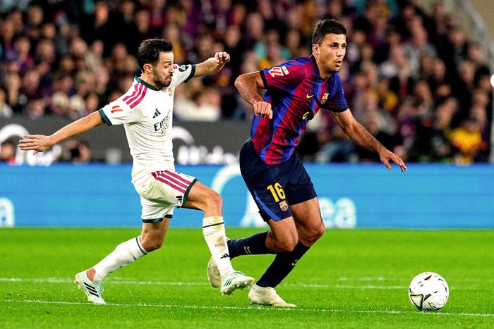 Bernardo Silva giúp tăng sáng tạo và khả năng luân chuyển bóng. Ảnh: MD