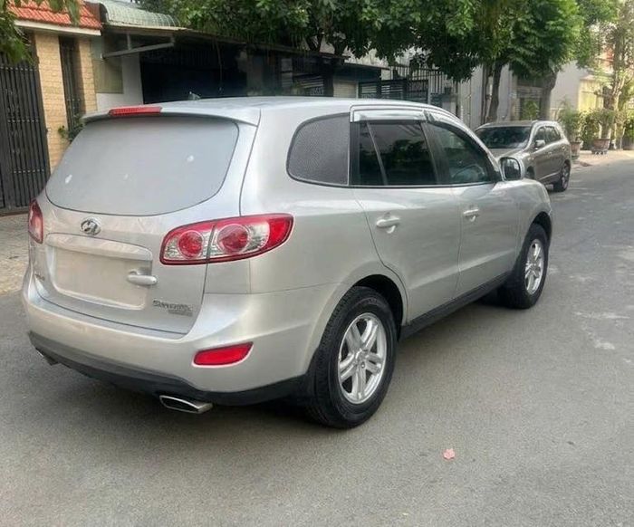 Xe chở tiền Hyundai Santa Fe đời 2014.