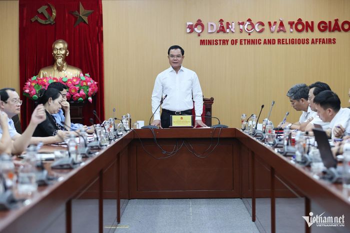 Bộ trưởng Nguyễn Đình Khang chủ trì hội nghị giao ban tháng 10/2026. Ảnh: Lê Anh Dũng