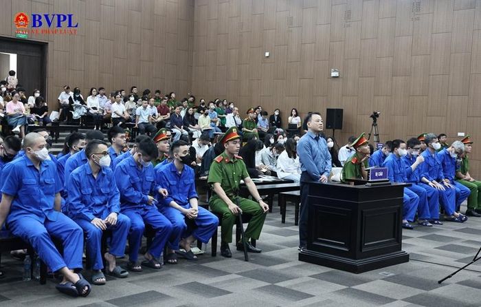  Các bị cáo tại phiên tòa sáng 30/10.