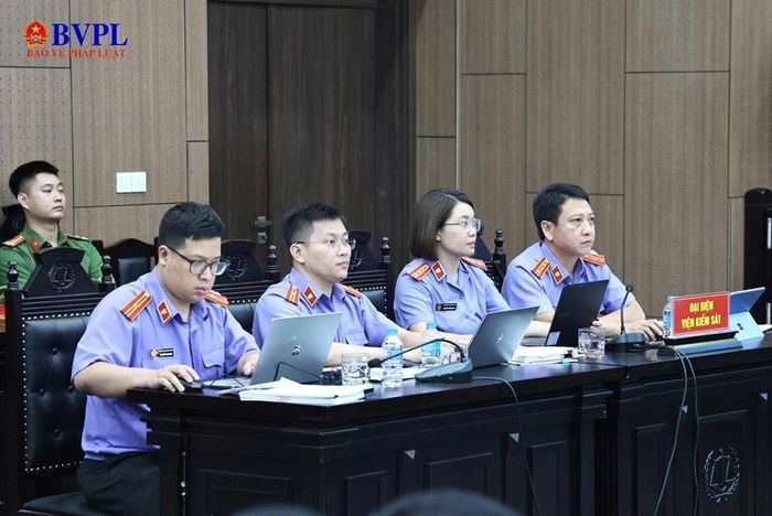  Đại diện Viện kiểm sát tại phiên tòa sáng 30/10. 