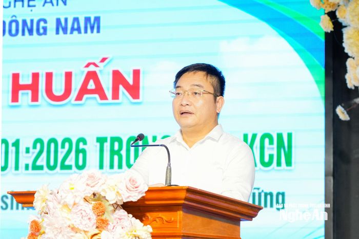 Phó Trưởng Ban Khu Kinh tế Đông Nam Nghệ An Hồ Văn Quỳnh phát biểu khai mạc chương trình. Ảnh: TL