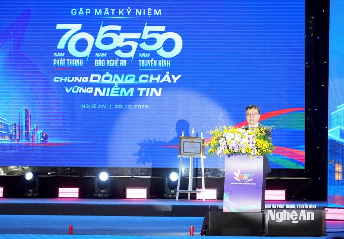 Đồng chí Lê Quốc Minh - Ủy viên Ban Chấp hành Trung ương Đảng, Tổng Biên tập Báo Nhân Dân, Phó Trưởng ban Tuyên giáo Trung ương, Chủ tịch Hội Nhà báo Việt Nam phát biểu tại buổi lễ. Ảnh: Thành Cường