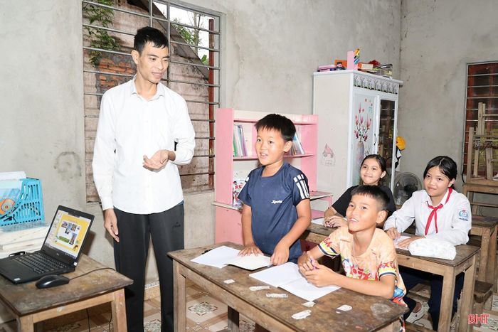 Học sinh tại lớp học của anh Dương chủ yếu là các em có hoàn cảnh khó khăn, mồ côi, ít có điều kiện tiếp cận tri thức, nhất là ngoại ngữ. Từ những học trò khóa đầu tiên đạt giải học sinh giỏi cấp huyện năm 2004, nhiều em tiếp tục gặt hái thành tích cao tại các kỳ thi học sinh giỏi cấp tỉnh và cuộc thi tiếng Anh. Đến nay, hơn 1.200 học sinh đã được anh Dương bồi dưỡng kiến thức, khơi dậy niềm đam mê học tập và tiếp thêm động lực vươn lên.
