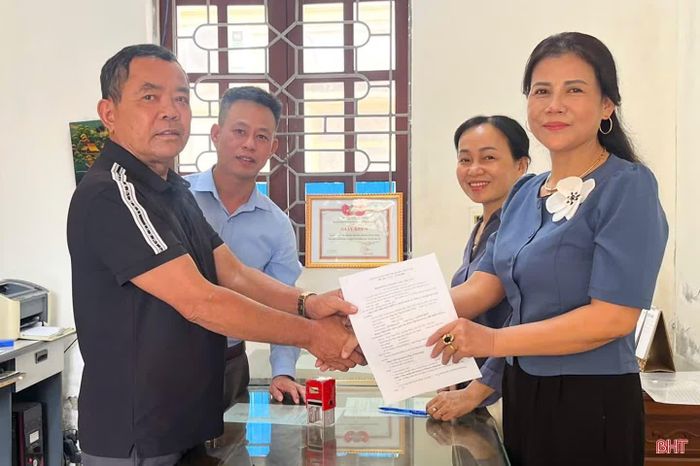 HTX Thương mại dịch vụ chế biến nông sản Hạnh Cường liên kết với các HTX có năng lực sản xuất lúa nhằm hình thành vùng nguyên liệu tập trung, ổn định.