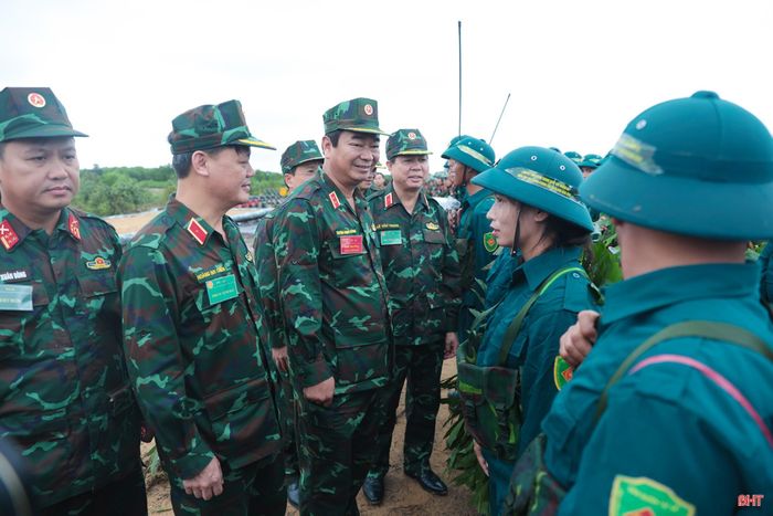 Trung tướng Trương Mạnh Dũng - Phó Tổng tham mưu trưởng QDND Việt Nam, Phó Trưởng ban Chỉ đạo diễn tập PT-26 (Bộ Quốc phòng) động viên các lực lượng tham gia thực binh.