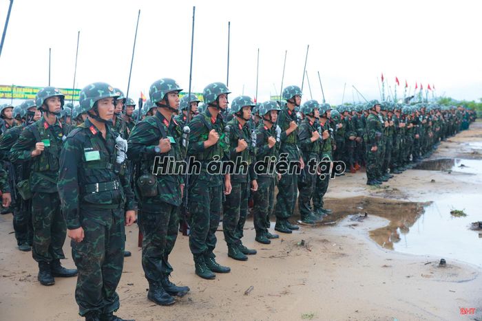 Các lực lượng tham gia diễn tập thực binh.
