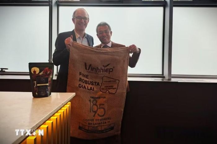 Đại diện Lavazza tại Italy nhấn mạnh, thông qua "Hàm Rồng" hãng muốn kể câu chuyện về một biểu hiện mới của Fine Robusta. (Ảnh: TTXVN)