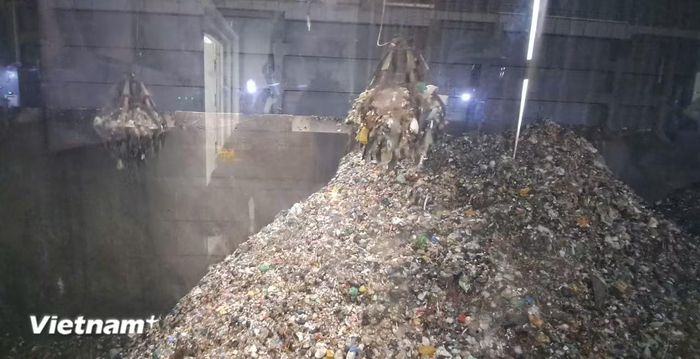 Thúc đẩy công nghệ đốt rác phát điện, phân loại và tái chế tự động. (Ảnh: Hùng Võ/Vietnam+)