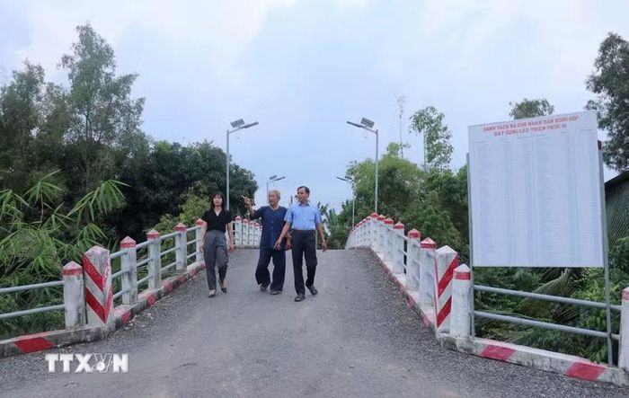 Cây cầu Thiên Phú 1 (xã Long Kiến, tỉnh An Giang) với kinh phí xây dựng gần 500 triệu đồng do ông Lê Quang Trưởng vận động xây dựng năm 2025 góp phần giúp người dân đi lại, vận chuyển hàng hóa thuận lợi. (Ảnh: Công Mạo/TTXVN)